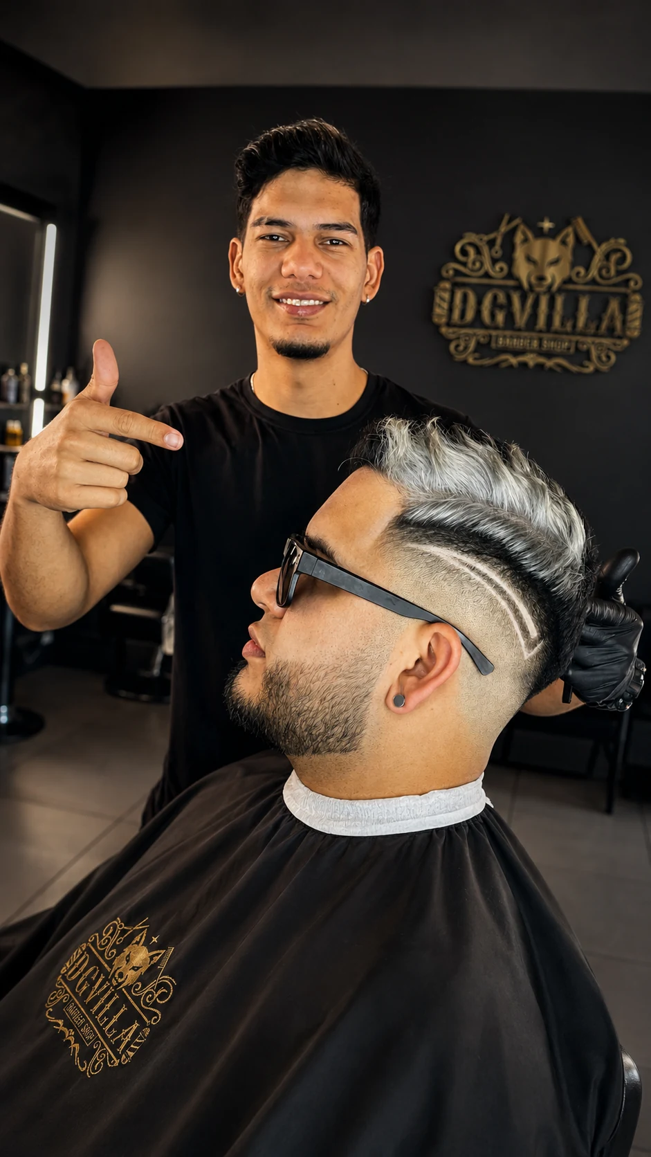 Corte con diseño y color plateado